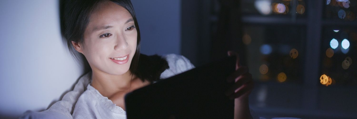 Luz azul: Cómo cuidarnos del envejecimiento digital