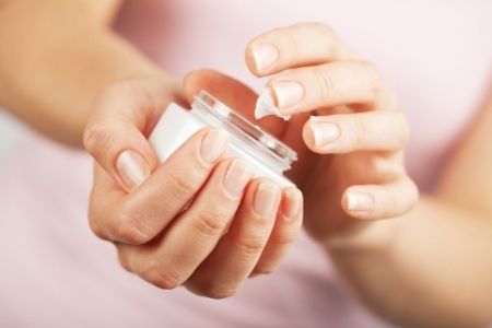 Cómo aplicar el serum de forma correcta en 5 pasos | Clínica LB Medical Spa en Vitacura